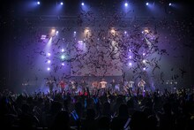 超特急とWEAVERのコラボの様子。