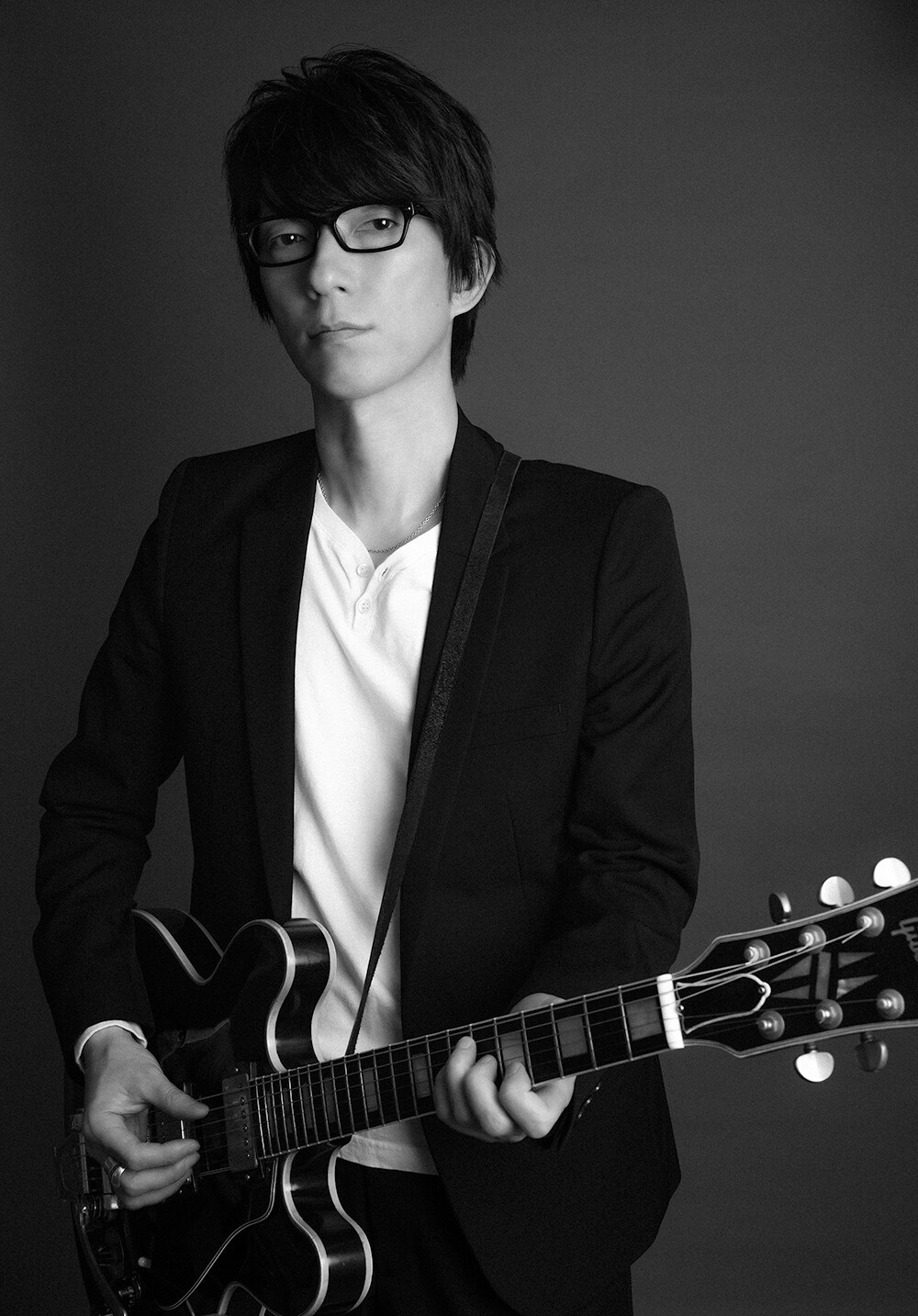 富澤タク初のソロアルバムをリリース、ジョン・ケージへのオマージュ曲も収録