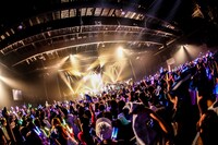 SUPER★DRAGONのライブの様子。