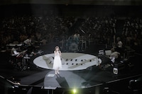 Aimer「Aimer Live in 武道館 “blanc et noir”」の様子。（Photo by Taku Fujii）