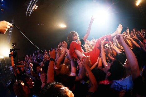 赤い公園「熱唱祭り」の様子。（撮影：福本和洋[MAETTICO]）
