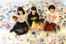 中島愛（左）は音楽ナタリー「いい音で音楽を」特集内「レコードを愛する女性たち」座談会で「大村雅朗さんの編曲をレコードで聴こう」をテーマにお気に入りのレコードを紹介している。