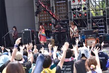 GLIM SPANKY（撮影：古溪一道）