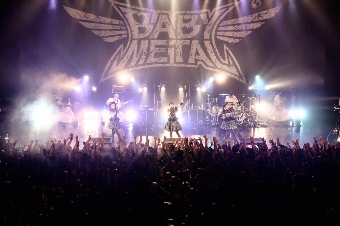 「BABYMETAL 5大キツネ祭り in JAPAN 白キツネ祭り」大阪・Zepp Osaka Bayside公演の様子。（Photo by Taku Fujii）