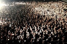 「BABYMETAL 5大キツネ祭り in JAPAN 白キツネ祭り」大阪・Zepp Osaka Bayside公演の様子。（Photo by Taku Fujii）