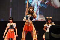 大阪☆春夏秋冬とわーすたによるコラボレーションの様子。