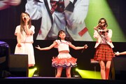 アイドルネッサンスと17歳のアイドルたちによる「17才」コラボの様子。