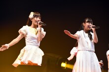 左から汐咲玲亜（FES☆TIVE）、比嘉奈菜子（アイドルネッサンス）。