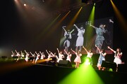 アイドルネッサンスと17歳のアイドルたちによる「17才」コラボの様子。