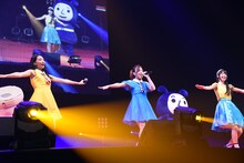 WHY＠DOLLと寺嶋由芙によるコラボレーションの様子。