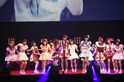 愛乙女☆DOLLとFES☆TIVEによるコラボレーションの様子。