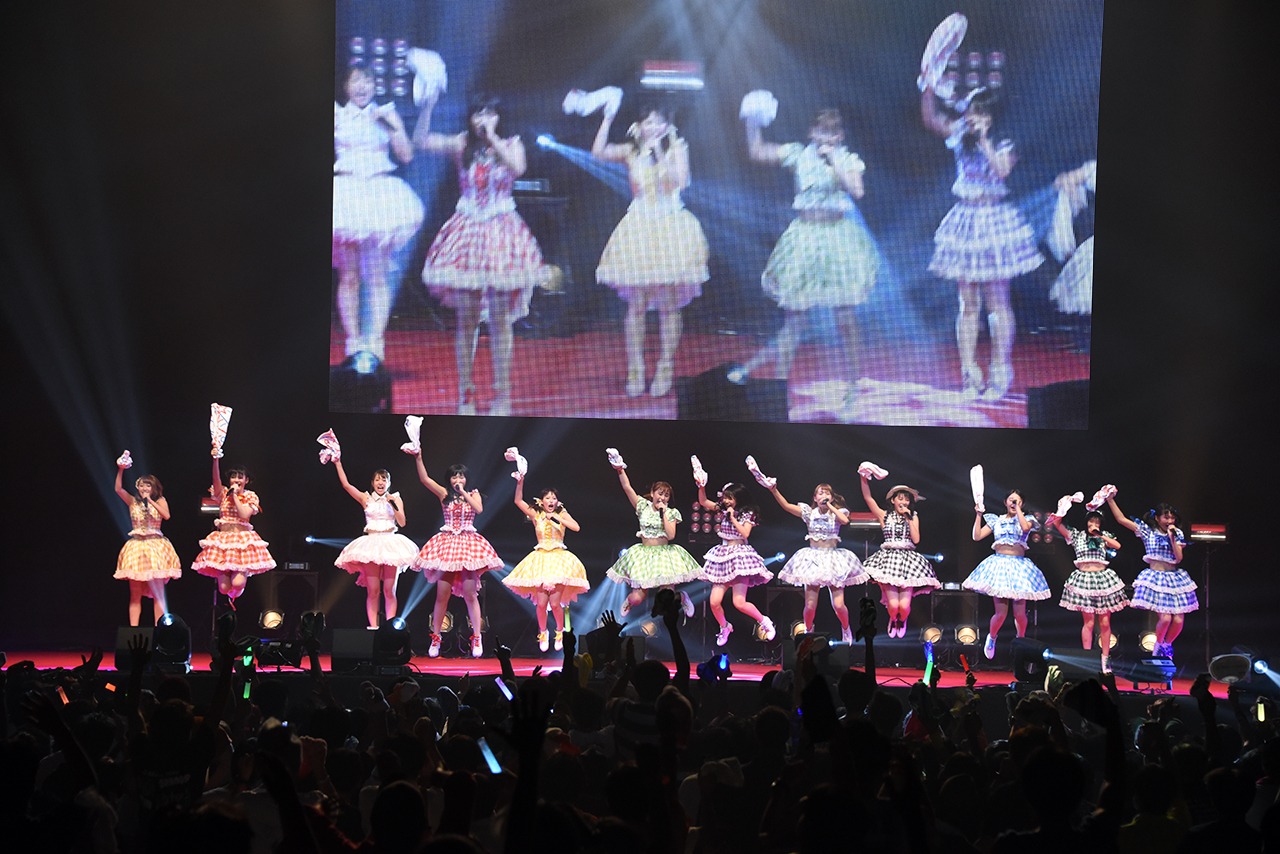 初日のストロベリーステージのトリを務めたSUPER☆GiRLS。