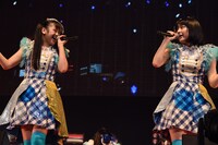 左から奥澤レイナ、雨宮かのん。