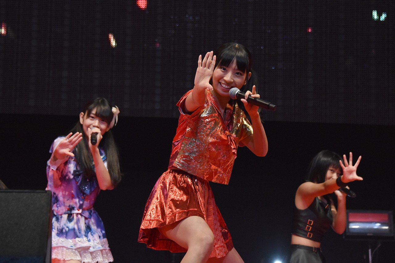 古川未鈴（でんぱ組.inc）と“センターになりたい”アイドルたちによるコラボレーションの様子。