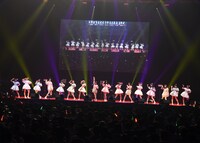 SUPER☆GiRLSと夢みるアドレセンスによるコラボレーションの様子。
