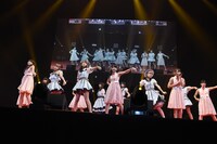 転校少女歌撃団とアキシブprojectによるコラボレーションの様子。