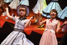 左から宮谷優恵（アキシブproject）、塩川莉世 （転校少女歌撃団）。