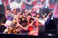 あゆみくりかまきとベボガ！（虹のコンキスタドール黄組）によるコラボレーションの様子。