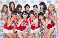 アップアップガールズ（仮）とアップアップガールズ（プロレス）。（写真提供：YU-Mエンターテインメント）