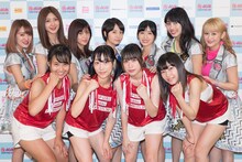 アップアップガールズ（仮）とアップアップガールズ（プロレス）。（写真提供：YU-Mエンターテインメント）