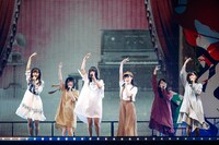 欅坂46「真っ白なものは汚したくなる」千葉・幕張メッセ国際展示場4～6ホール公演の様子。 （提供：Sony Music Records）