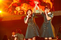 左から今泉佑唯、小林由依。 （提供：Sony Music Records）