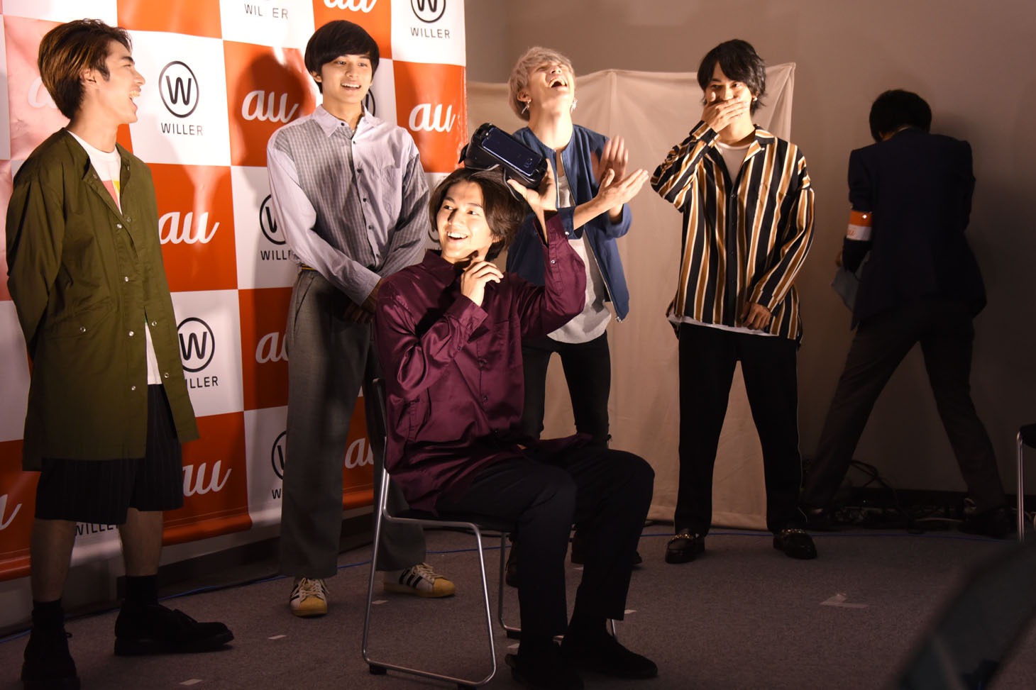 北村匠海から告白されたあとの矢部昌暉（手前）。