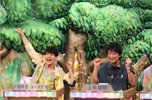 左からユースケ（超特急）、上地雄輔。(c)フジテレビ