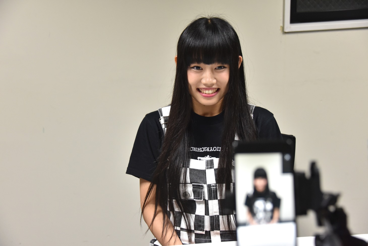 LINE LIVEとPeriscopeの生配信で自身の思いを語る廣田あいか。