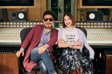 野宮真貴と鈴木雅之。