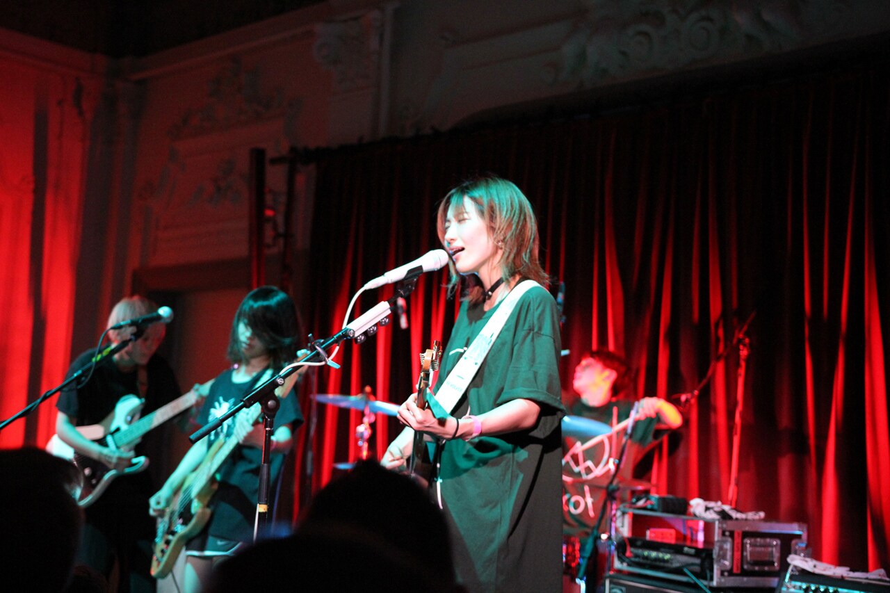 tricot「tricot Europe Tour 2017」イギリス・ロンドン・Bush Hall公演の様子。