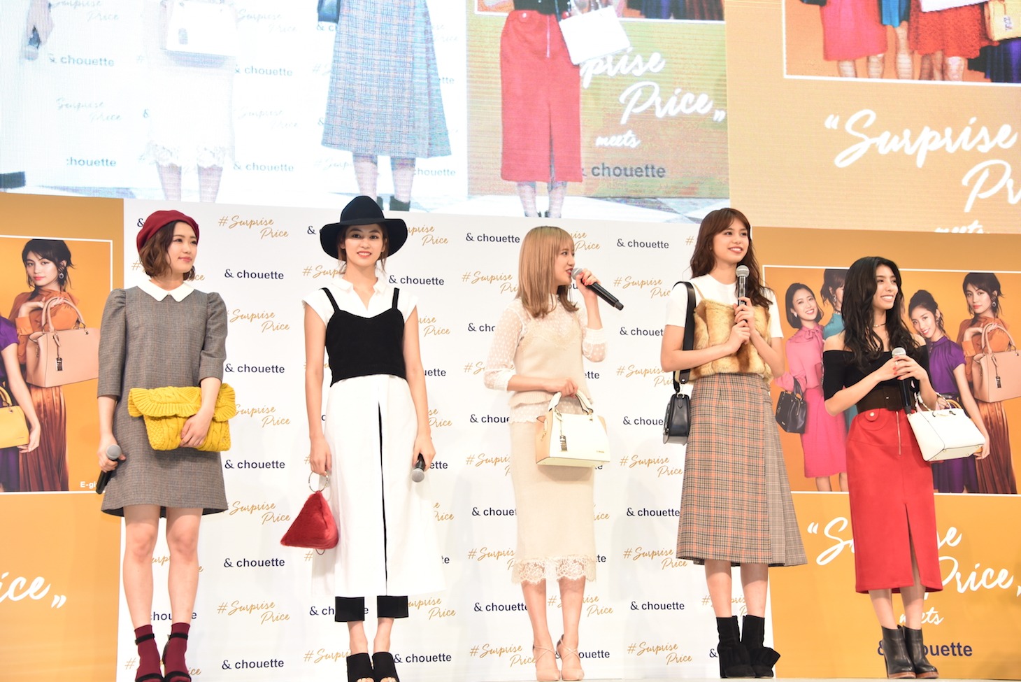 左から山口乃々華、楓、藤井夏恋、佐藤晴美、SAYAKA。