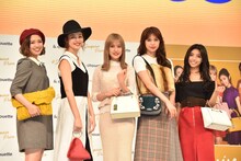 左から山口乃々華、楓、藤井夏恋、佐藤晴美、SAYAKA。