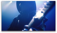 amazarashi「空に歌えば」ミュージックビデオのワンシーン。