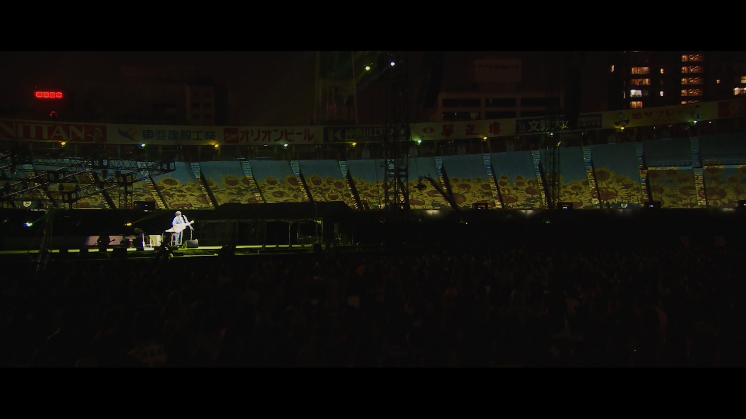 秦基博「LIVE AT YOKOHAMA STADIUM  -10th Anniversary-」より。
