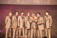 白塗りメイクの超特急。