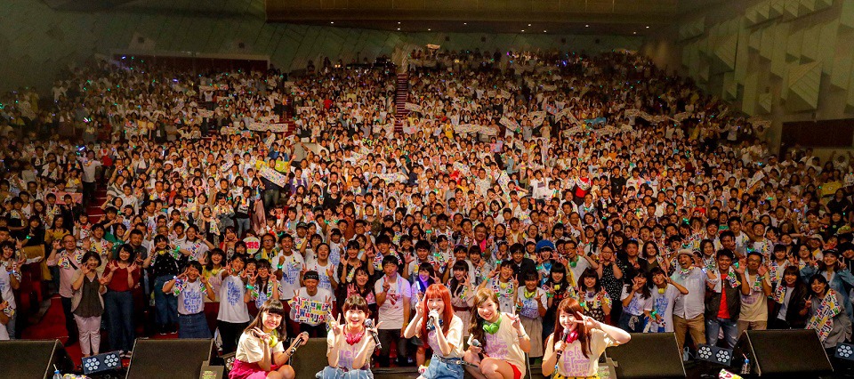 Little Glee Monster「リトグリライブツアー2017 秋 Let's Grooooove !!!!! Monster」千葉・市原市市民会館公演の様子。（Photo by HAJIME KAMIIISAKA）