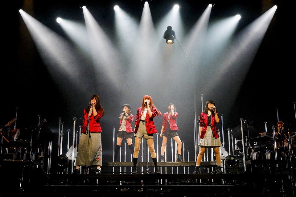 Little Glee Monster「リトグリライブツアー2017 秋 Let's Grooooove !!!!! Monster」千葉・市原市市民会館公演の様子。（Photo by HAJIME KAMIIISAKA）