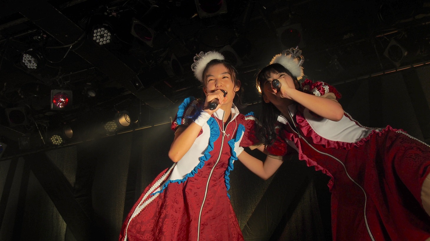 左から星野蒼良、西垣有彩。