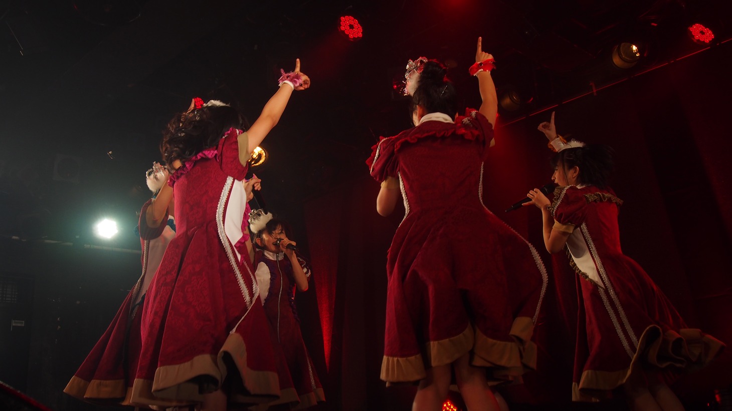 「ばってん少女隊の、田舎娘2nd～カユい所まで手を届け鯛ツアー」愛知・名古屋CLUB QUATTRO公演の様子。