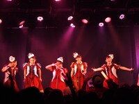 「ばってん少女隊の、田舎娘2nd～カユい所まで手を届け鯛ツアー」愛知・名古屋CLUB QUATTRO公演の様子。