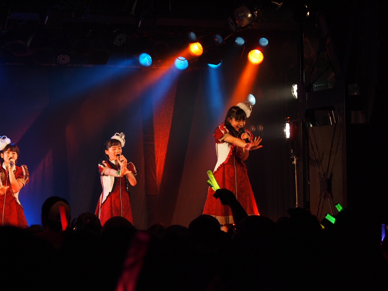 「ばってん少女隊の、田舎娘2nd～カユい所まで手を届け鯛ツアー」愛知・名古屋CLUB QUATTRO公演の様子。