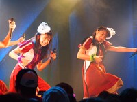 左から瀬田さくら、希山愛。