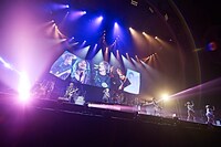 SuG「HEAVY POSITIVE ROCK」東京・日本武道館公演の様子。（提供：ポニーキャニオン）