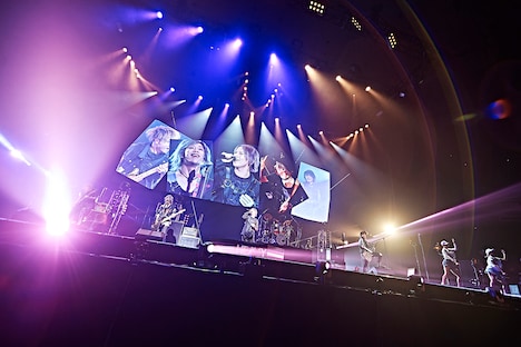 SuG「HEAVY POSITIVE ROCK」東京・日本武道館公演の様子。（提供：ポニーキャニオン）