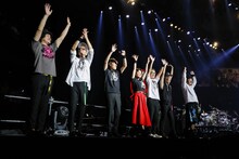 REBECCA「REBECCA LIVE TOUR 2017」東京・日本武道館公演2日目の様子。（撮影：上飯坂一）