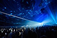 SuG「HEAVY POSITIVE ROCK」東京・日本武道館公演の様子。（提供：ポニーキャニオン）