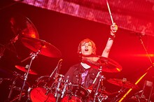 shinpei（Dr）（提供：ポニーキャニオン）