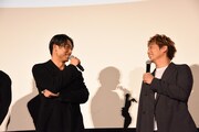 左からAKIRA、黒木啓司。