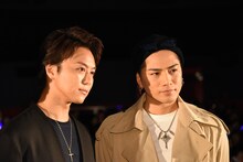 左からTAKAHIRO、登坂広臣。